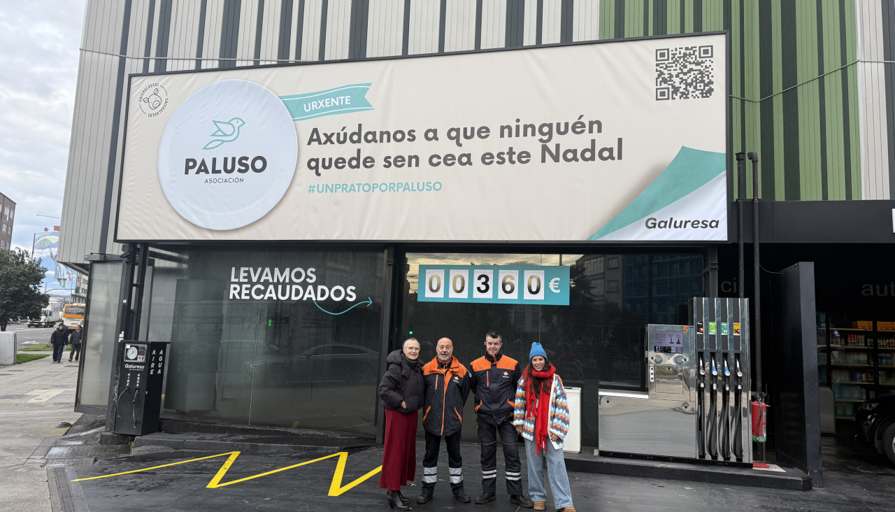 Representantes de Chichalovers y Palesco, junto a trabajadores de la Galuresa