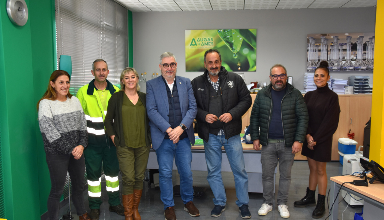 Acto de sinatura do convenio de colaboración entre a EPEL Augas de Ames e o Club Voleibol Bruxas