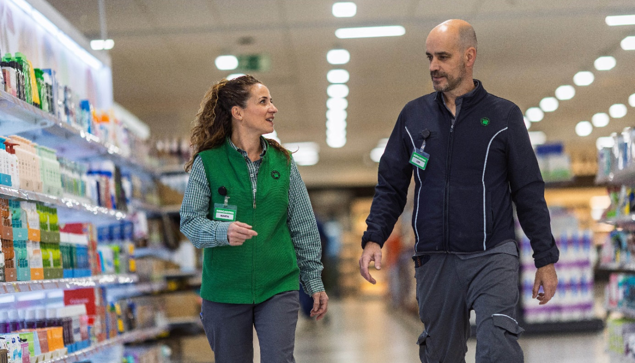Trabajadores de Mercadona en un supermercado