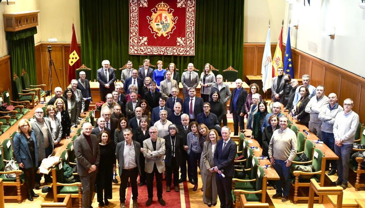 Acto de entrega das Insignias Fonseca na Universidade de Santiago de Compostela, presidido polo reitor Antonio López, no que se homenaxeou a 83 membros do persoal con tres décadas de servizo á institución