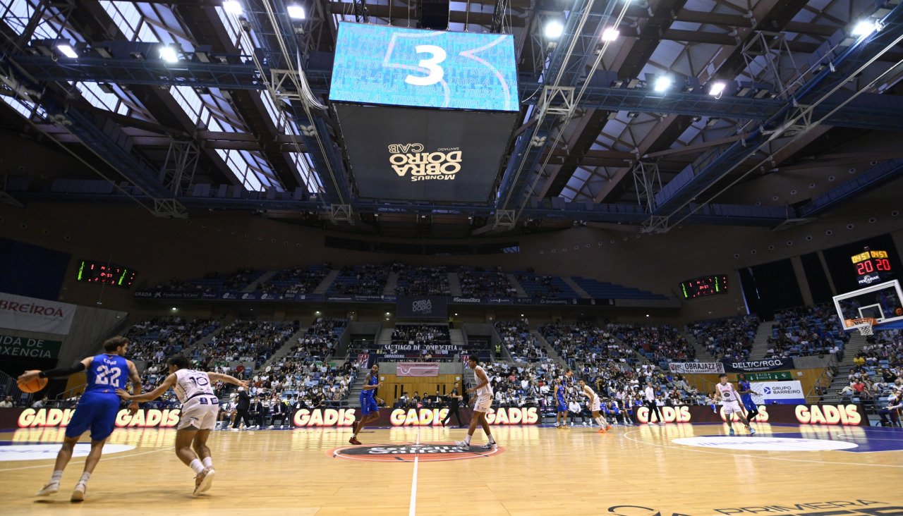 El Multiusos Fontes do Sar incorpora el logo de Gadis