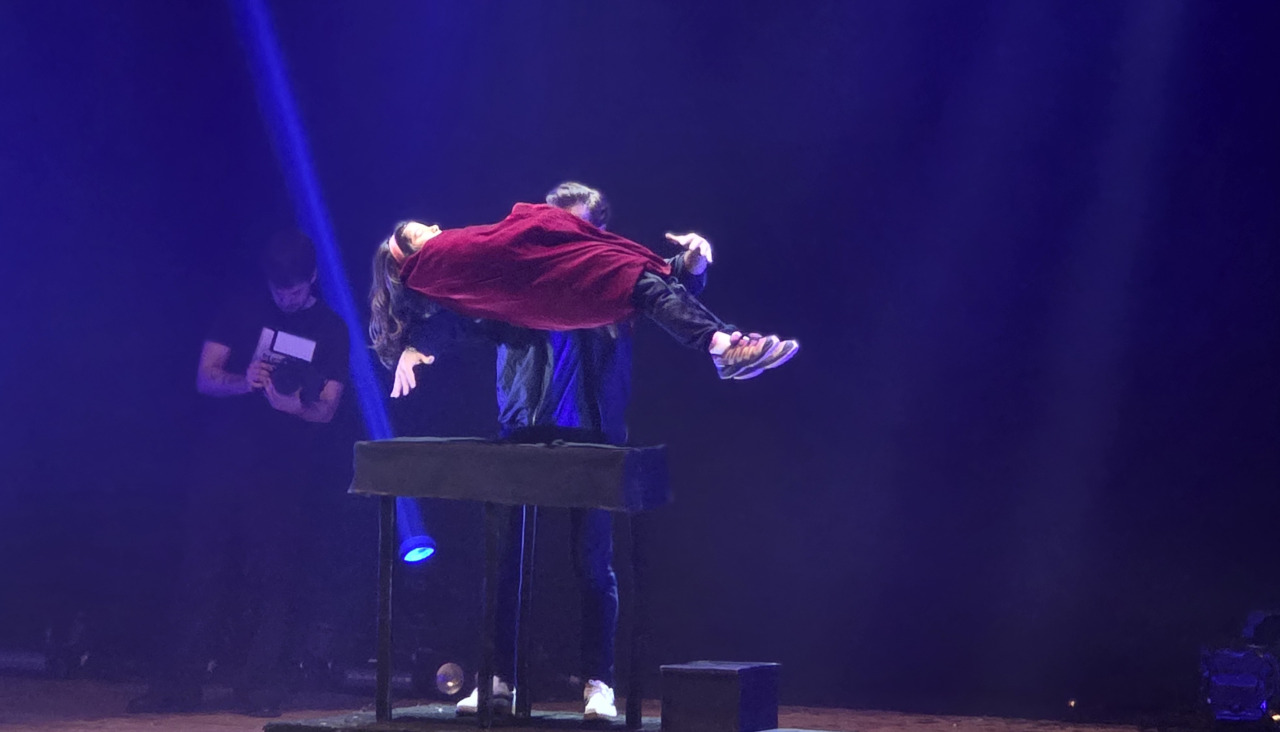 Pedro Volta hizo levitar a una niña del público