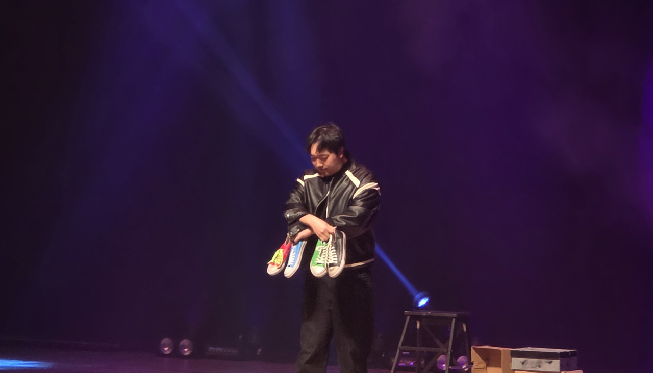 Sang Soong Kim cambió la forma, tamaño y color de sus zapatillas en repetidas ocasiones