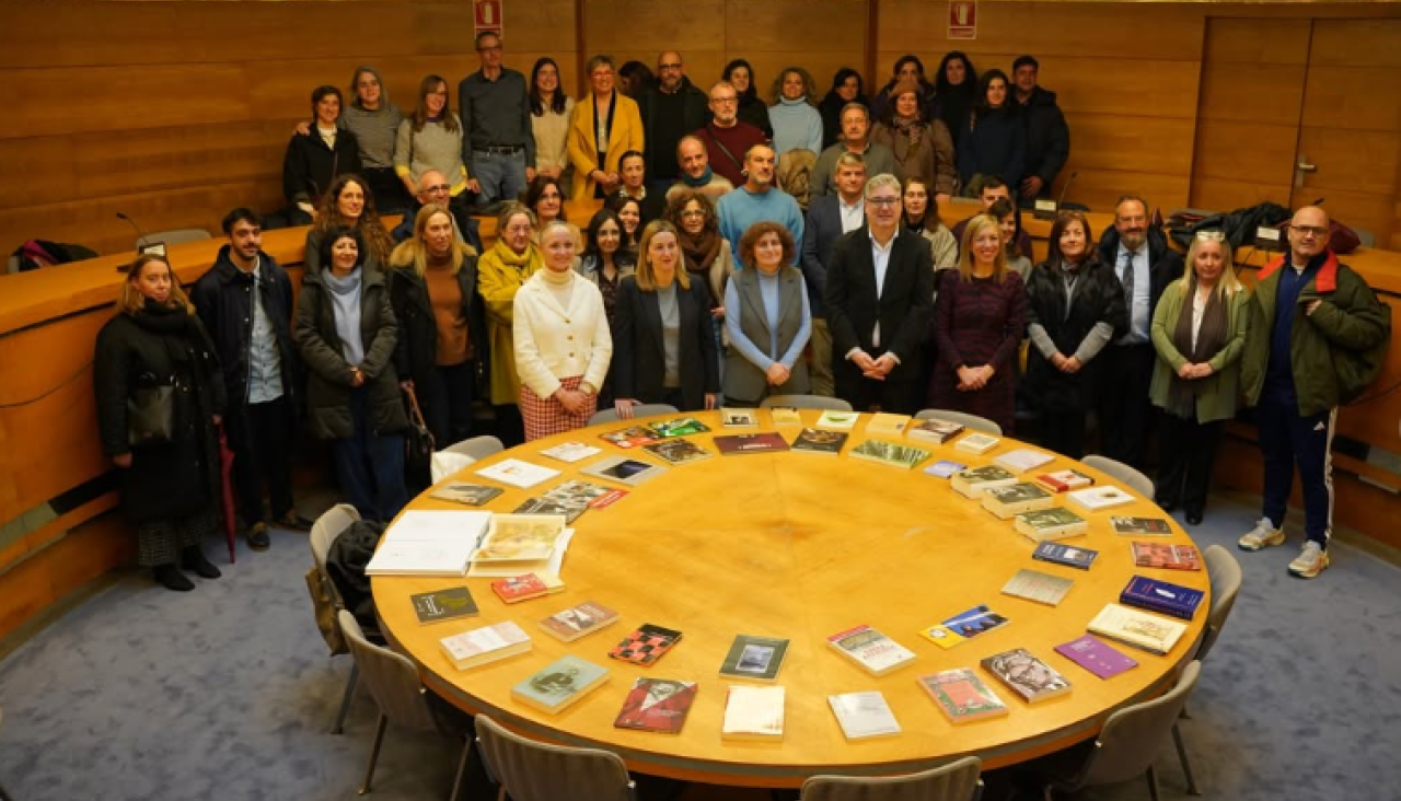 O Consorcio de Santiago reforza o seu compromiso coa educación e a cultura a través da entrega de libros