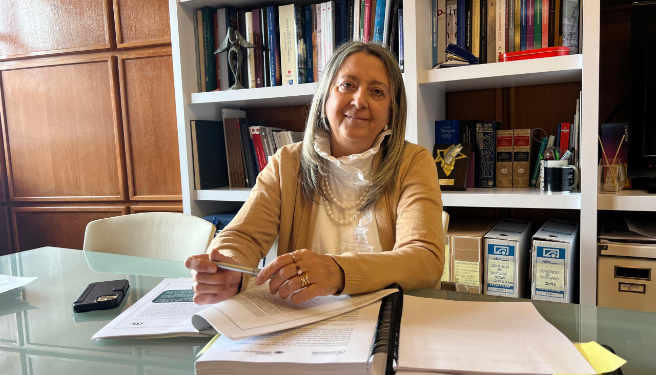 Mila Castro cos tres estudos sobre o ciclo integral da auga elaborados en 2019, 2020 e 2025