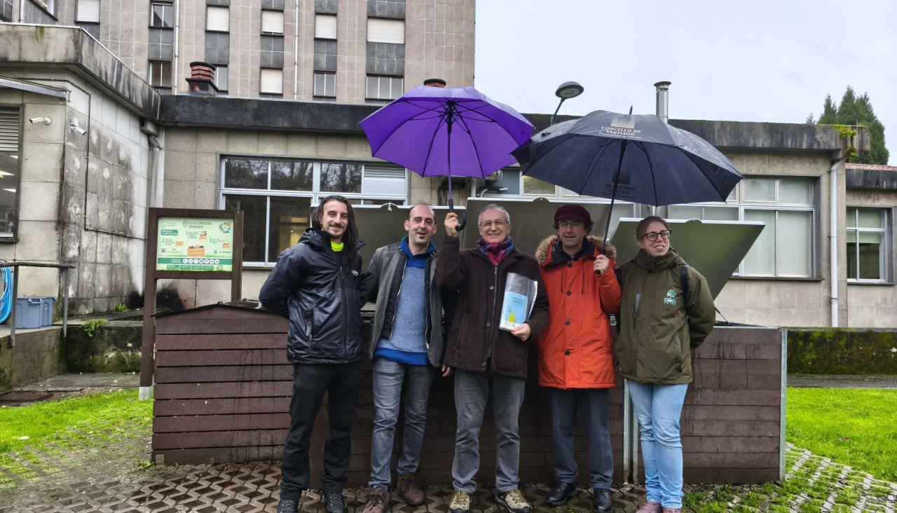 O concelleiro de Sustentabilidade Ambiental, Xesús Domínguez, visitou este martes o centro, en Lamas de Abade, para coñecer os resultados desta iniciativa pioneira