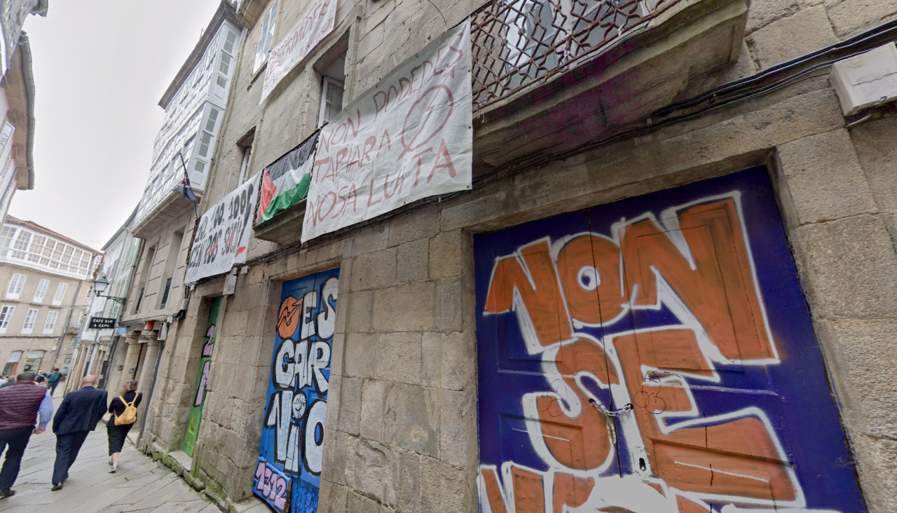 Vista exterior del edificio ocupado por Escárnio e Maldizer
