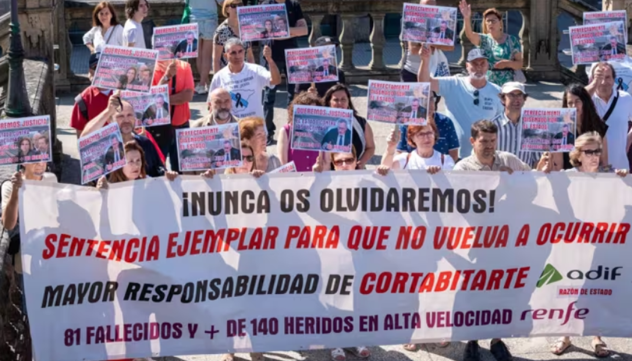 Manifestación en defensa de las víctimas de Angrois, en 2024