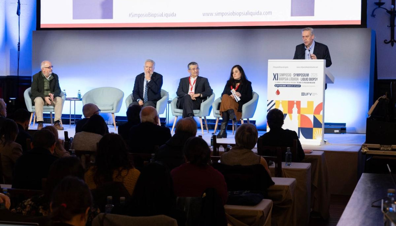 Acto inaugural del simposio celebrado en Santiago, con la participación de especialistas nacionales e internacionales y representantes institucionales