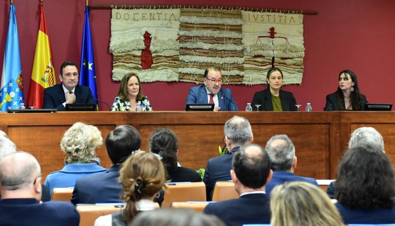 De esquerda a dereita, David Vilas, Ana Gude, Antonio López, Diana Santiago e Andrea Garrido