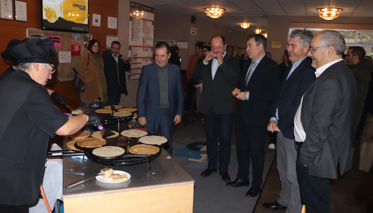 Presentación de la 43ª Festa da Filloa de Lestedo en el CIFP Compostela