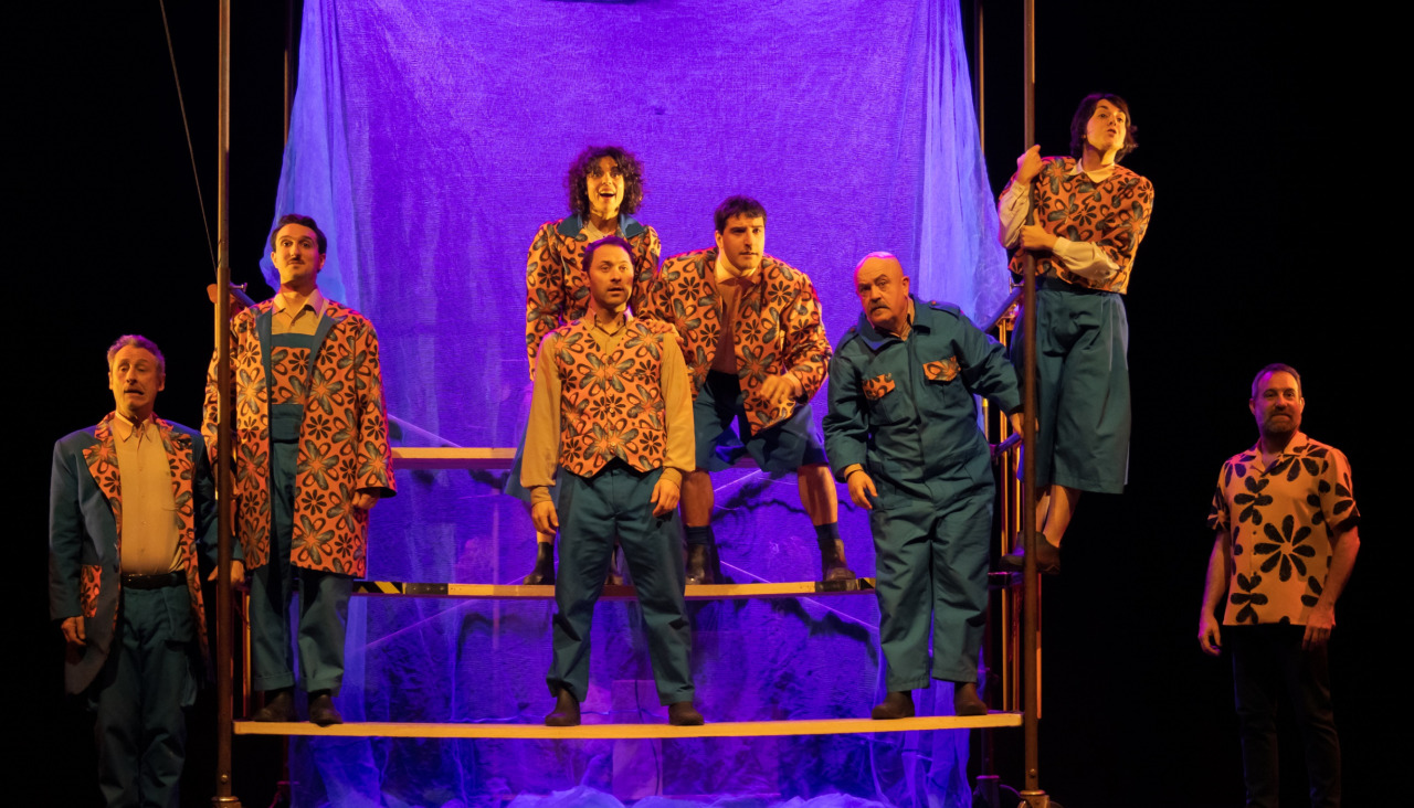 Escena de Reconversión, de Ibuprofeno Teatro, en el Teatro Principal