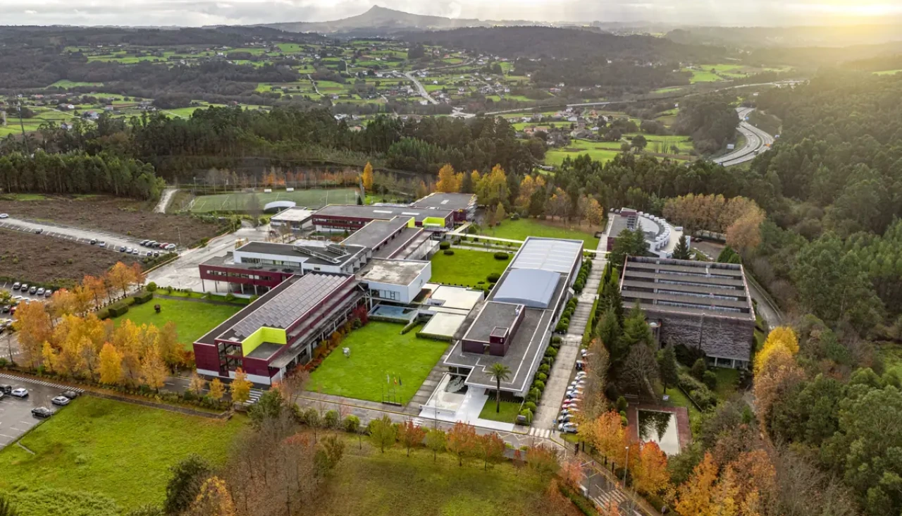 Vista aérea del Colegio Manuel Peleteiro de Santiago