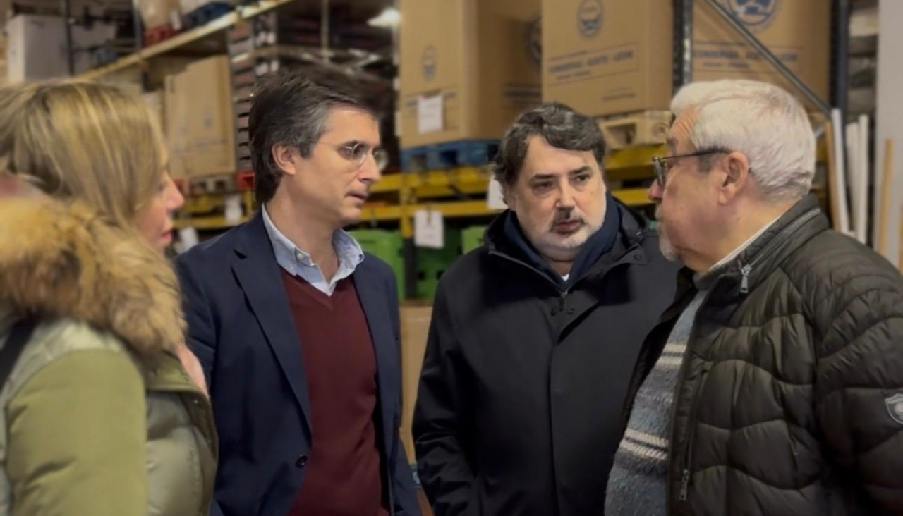 Borja Verea, durante su visita al Banco de Alimentos de Santiago
