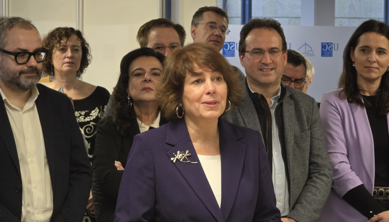 La candidata a la Rectoría de la USC, Alba Nogueira, durante el acto de cierre de campaña celebrado este martes en la biblioteca Concepción Arenal