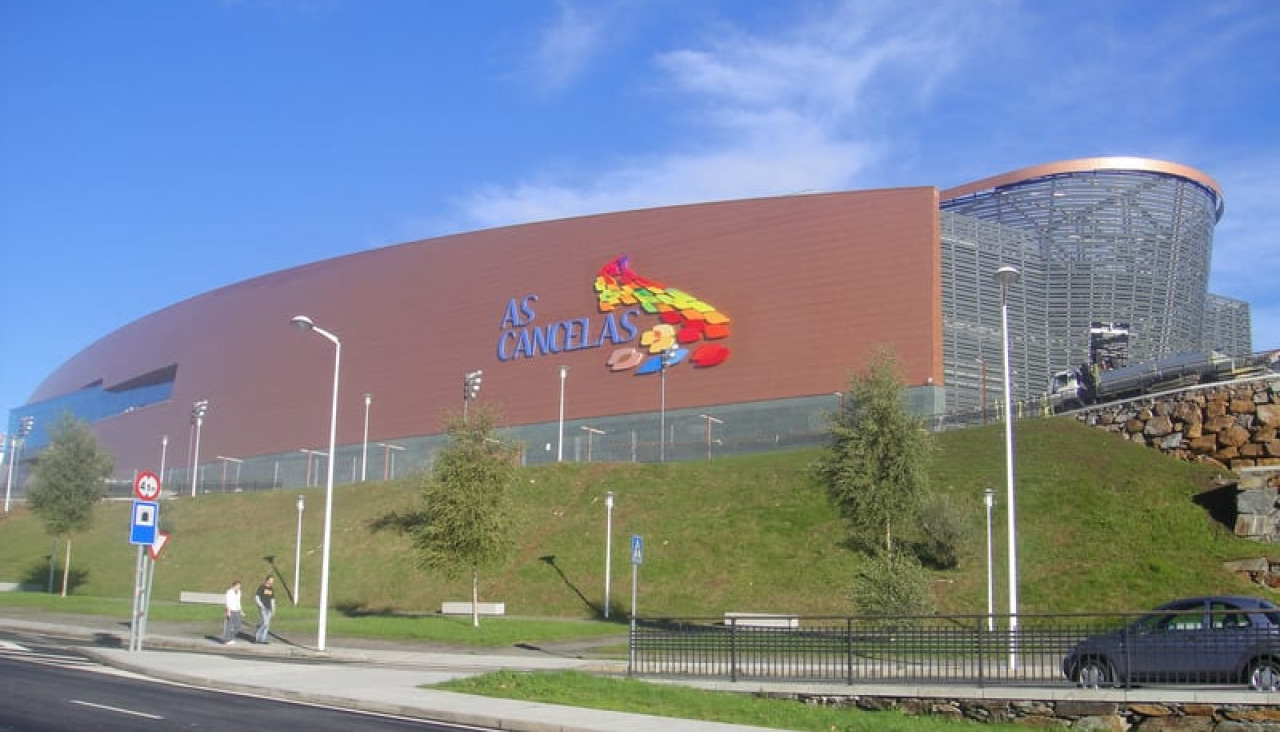 Exterior del centro comercial As Cancelas