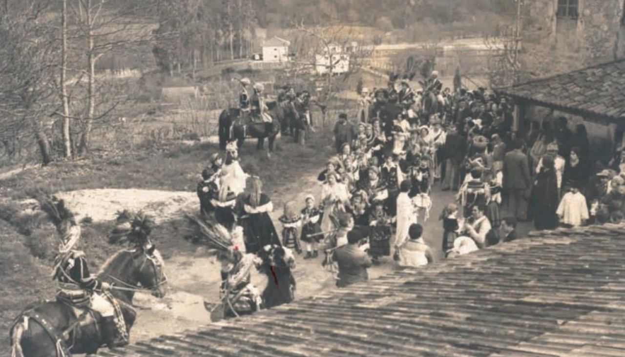 Uno de los primeros Entroidos documentados, en Vedra
