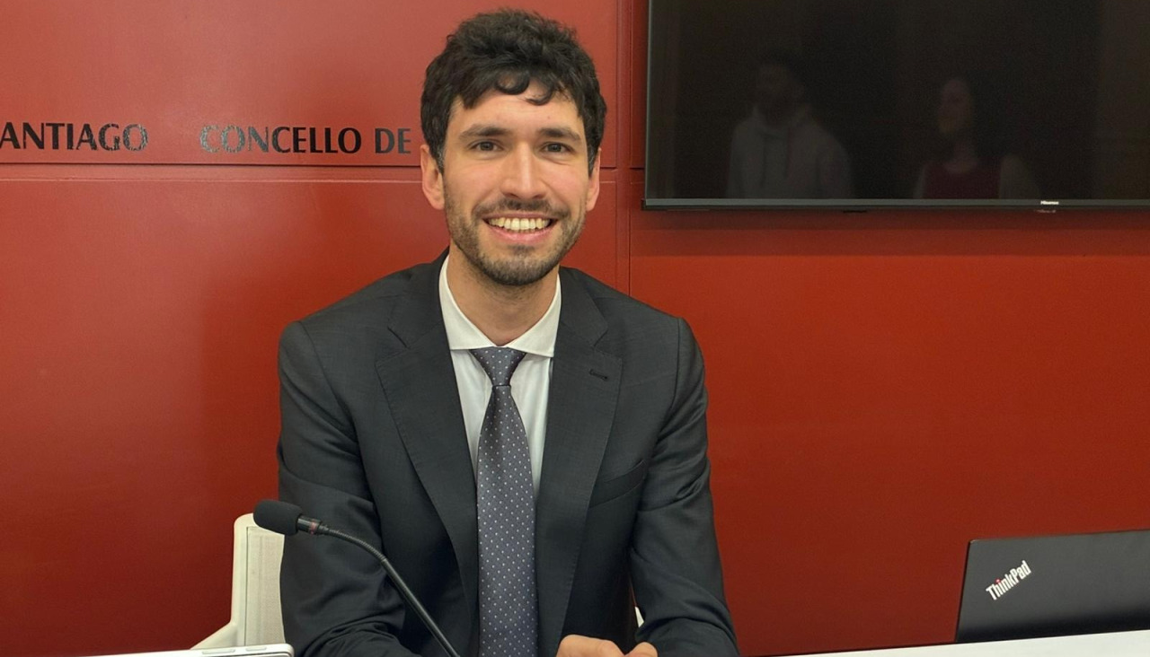 A comparecencia de Iago Lestegás situou a vivenda protexida como eixo prioritario da política municipal para abordar a crise de accesibilidade ao mercado residencial