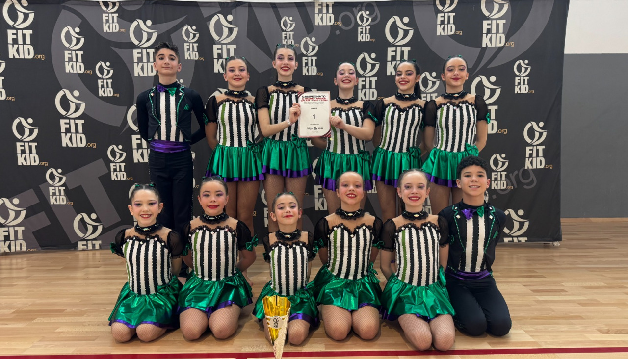 Equipo Júnior de la escuela de Bertamiráns, medalla tras imponerse en modalidad FitKid Promoción