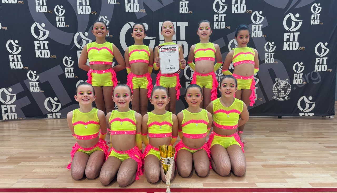 Equipo Kid de Bertamiráns, medalla tras lograr el primer puesto en modalidad FitKid Promoción