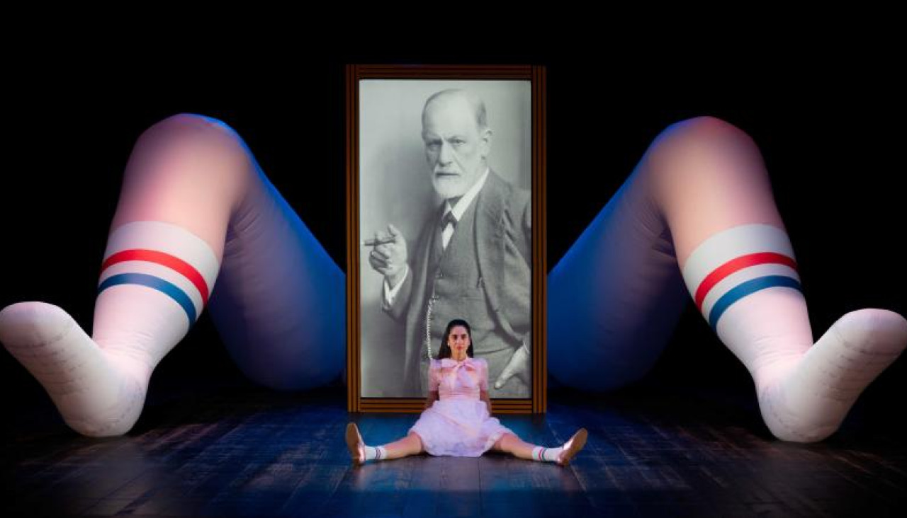 Escena de la obra ‘A historia vaxenial’, que se representará en el Teatro Principal de Santiago
