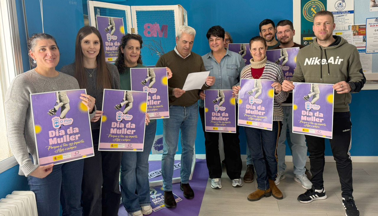 O venres instalouse un Espazo Informativo e Preventivo na entrada do centro educativo, atendido por persoal especializado