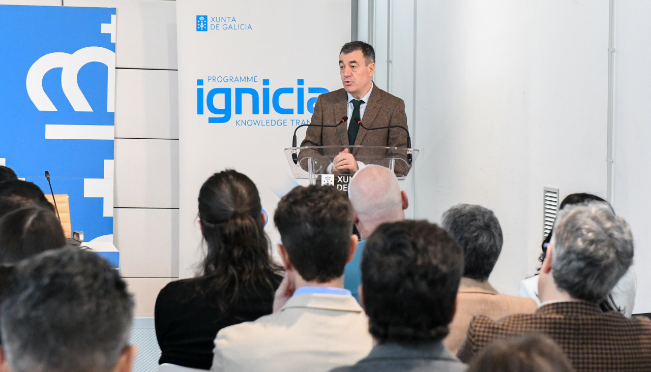 El conselleiro de Educación, Ciencia, Universidades y FP, Román Rodríguez, durante la presentación de los proyectos del programa Ignicia