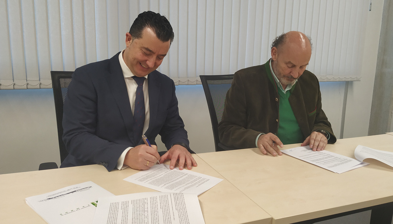 Firma del convenio entre la Asociación Área Empresarial del Tambre y Banco Sabadell