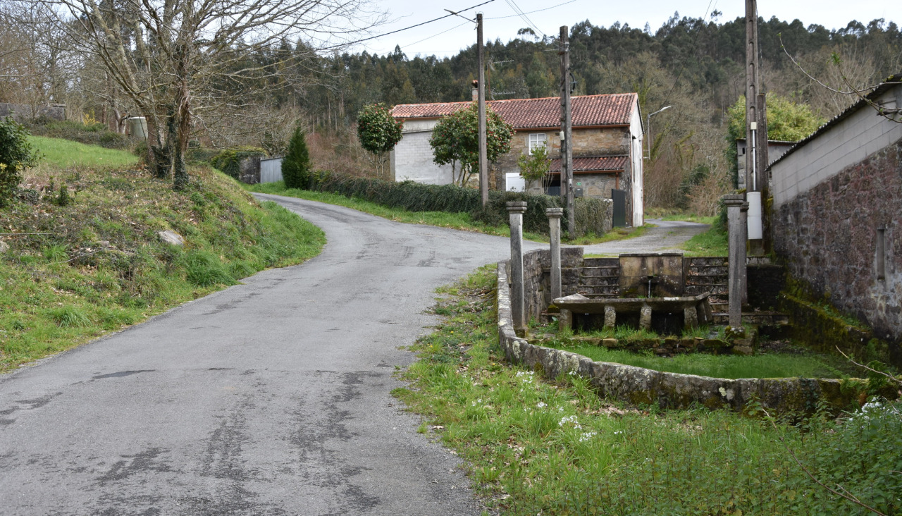 O Concello continúa o investimento en infraestruturas locais cunha actuación que renovará os servizos básicos e o firme dos camiños na aldea de Vilaverde