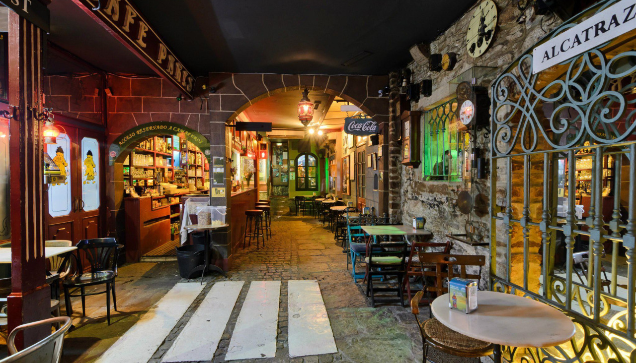 Interior del local, inspirado en la obra 'Momo' de Michael Ende