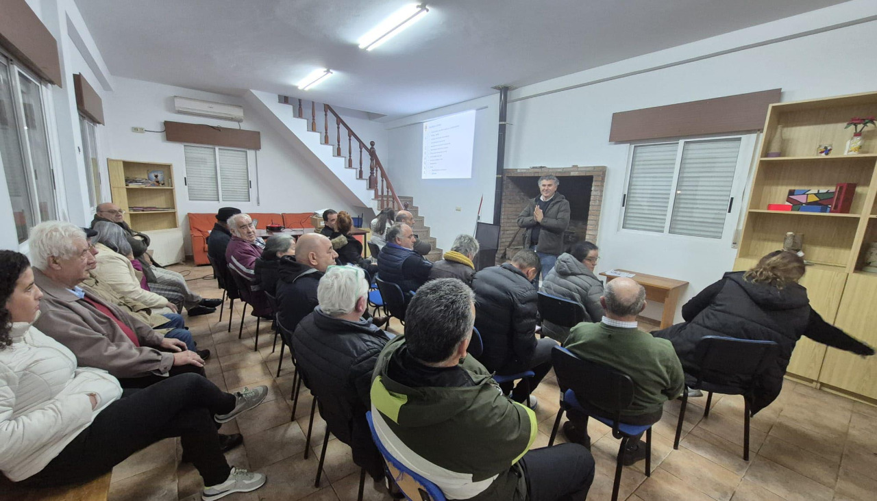 Reunión vecinal en una parroquia de Boqueixón