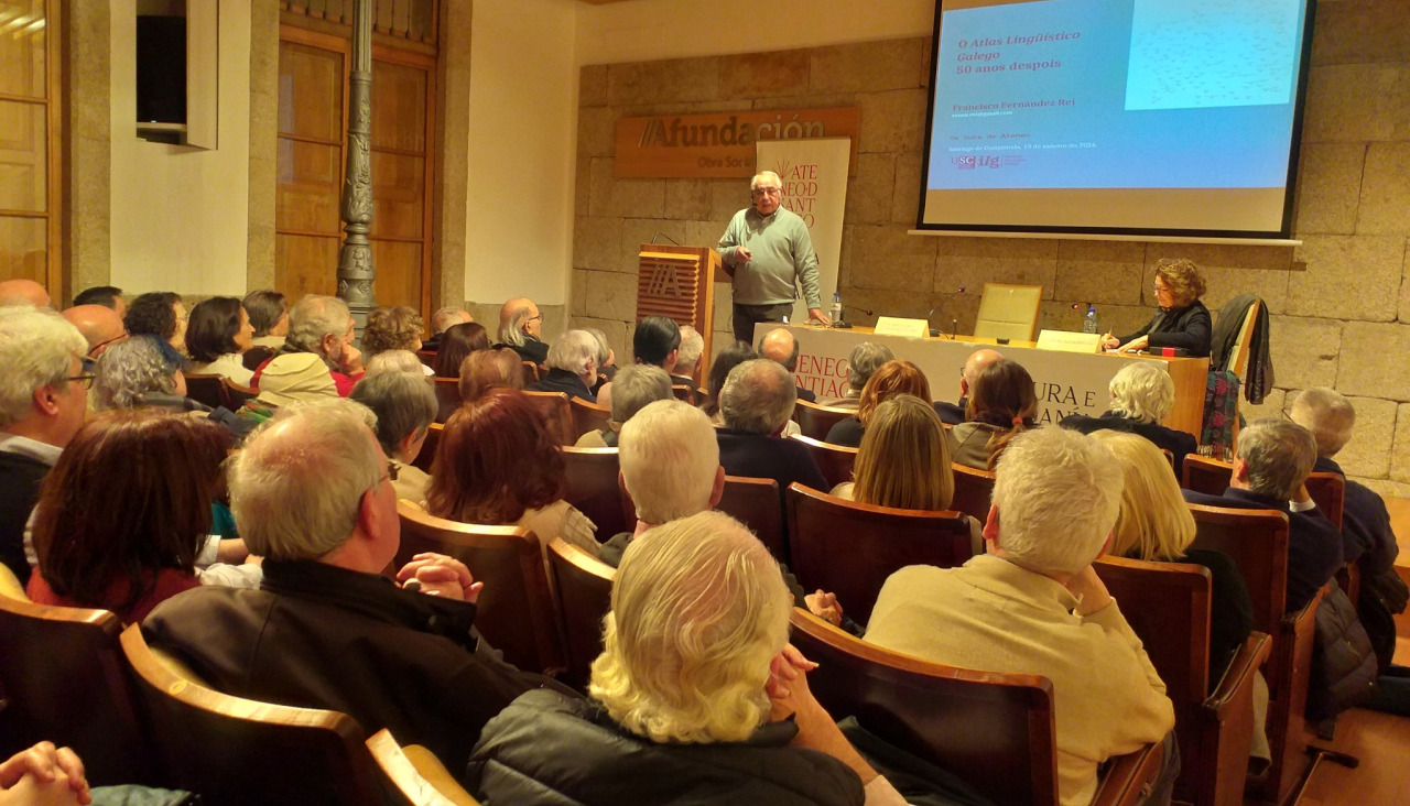 Foto de archivo de una conferencia organizada por el Ateneo de Santiago