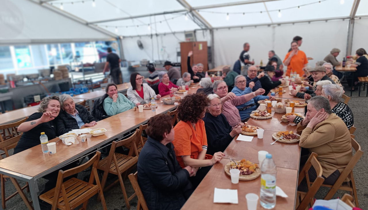 Usuarios del Centro de Día de Rois durante su visita a la Pascua de Padrón