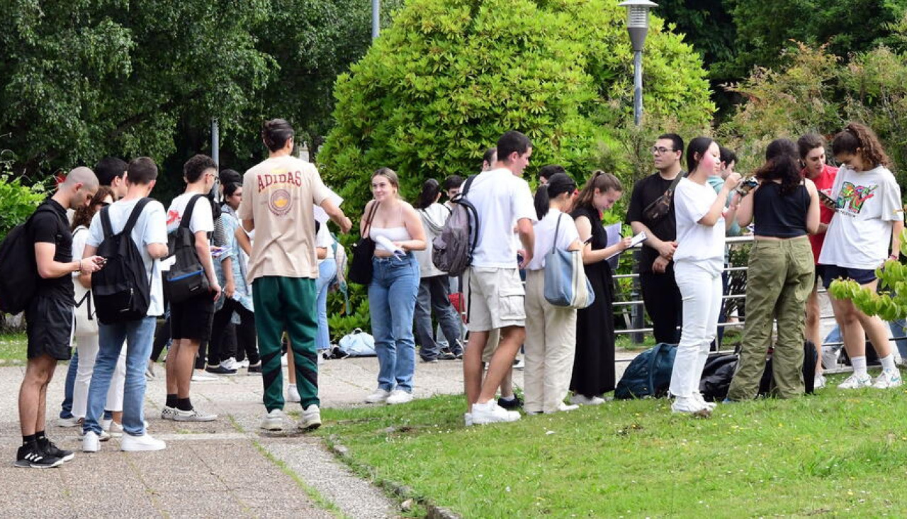 Diríxense principalmente a alumnado de Bacharelato, Ciclos Formativos de Grao Superior e de 4º de ESO