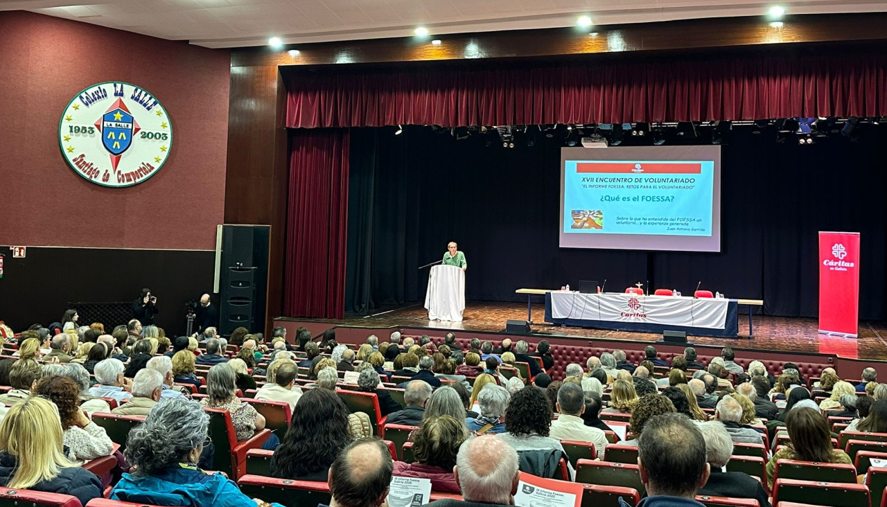Cerca de 400 personas voluntarias de Cáritas en Galicia se reunieron este sábado en el colegio La Salle de Santiago de Compostela para participar en el XVII Encuentro del Voluntariado