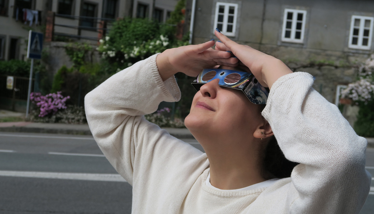 Las gafas homologadas son imprescindibles para observar el eclipse con seguridad