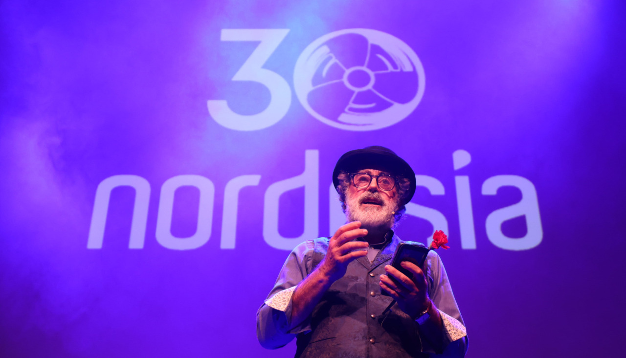 Carlos Blanco condujo una noche de homenaje a la trayectoria cultural de Nordesía