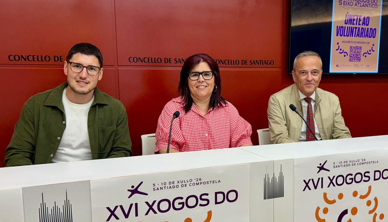 Presentación do programa de voluntariado dos Xogos do Eixo Atlántico, este martes en Santiago, coa participación da concelleira de Deportes, Pilar Lueiro, e representantes da USC e do servizo municipal