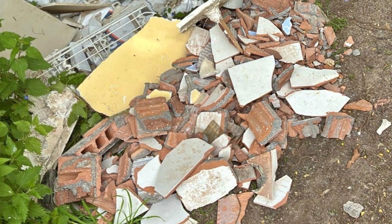 O Concello lembra que os residuos de obras menores deben depositarse no Punto Limpo ou mediante o servizo municipal de recollida, e que as verteduras ilegais poden supoñer sancións económicas