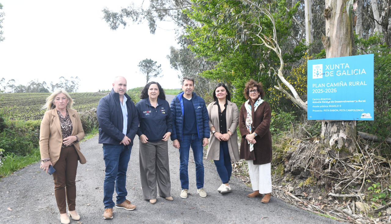 La delegada de la Xunta en A Coruña, Belén do Campo, visitó las obras ejecutadas en el camino de Campolongo