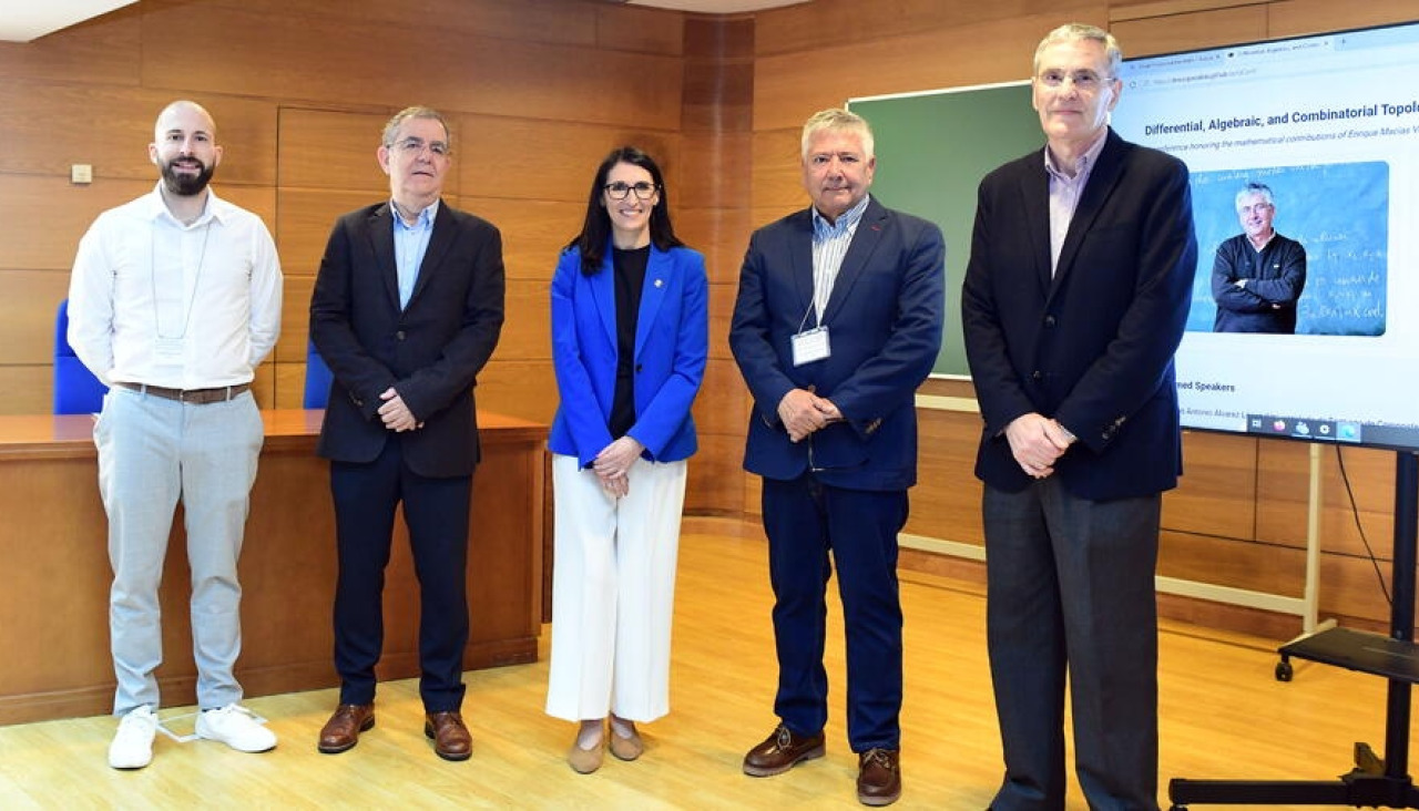 A reitora da USC, Rosa M. Crujeiras, inaugurou na Facultade de Matemáticas a conferencia internacional dedicada ás contribucións científicas de Enrique Macías Virgós