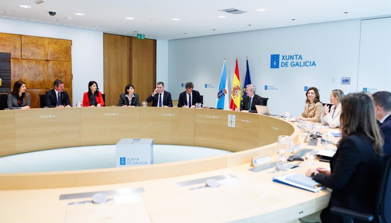 El presidente de la Xunta informó de la ampliación de la línea de comunicación cuántica terrestre entre Santiago y Vigo hasta Portugal