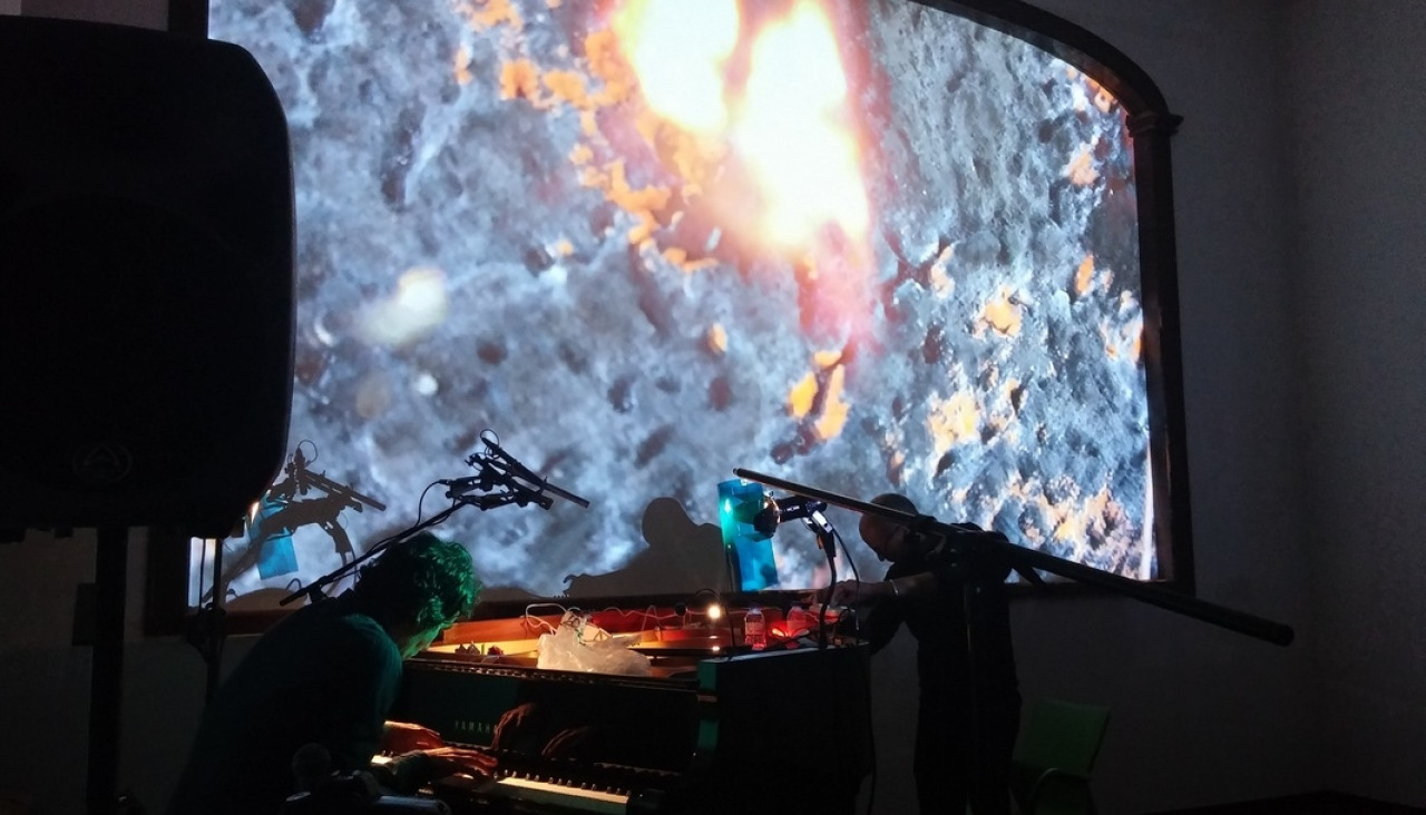O Auditorio de Galicia acolle este martes a estrea de Compostela In-audita, unha proposta escénica baseada na paisaxe sonora de rúas, barrios e parroquias compostelás