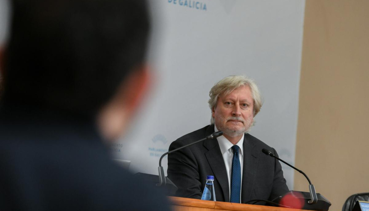 El secretario xeral técnico de la Consellería de Educación Manuel Vila en el Parlamento