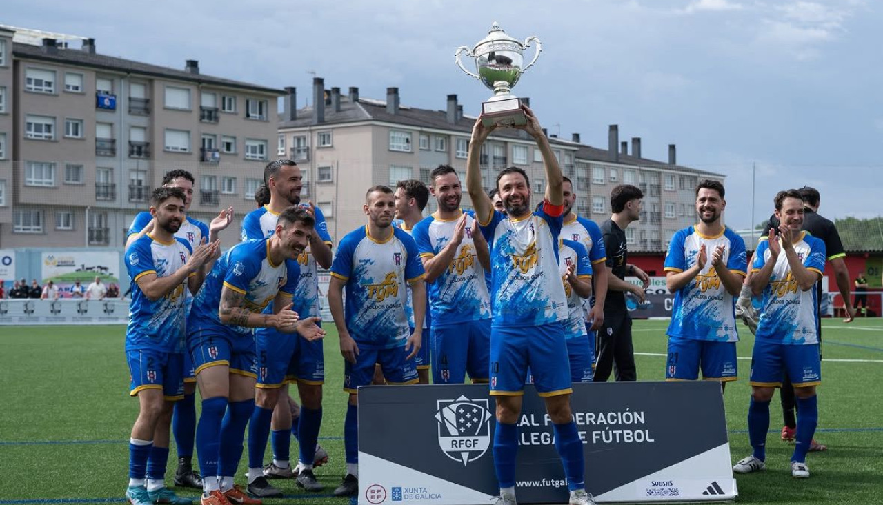 El Arzúa con el campeonato de Primera Galicia