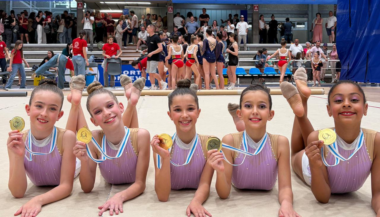 Las campeonas gallegas de gimnasia rítmica escolar