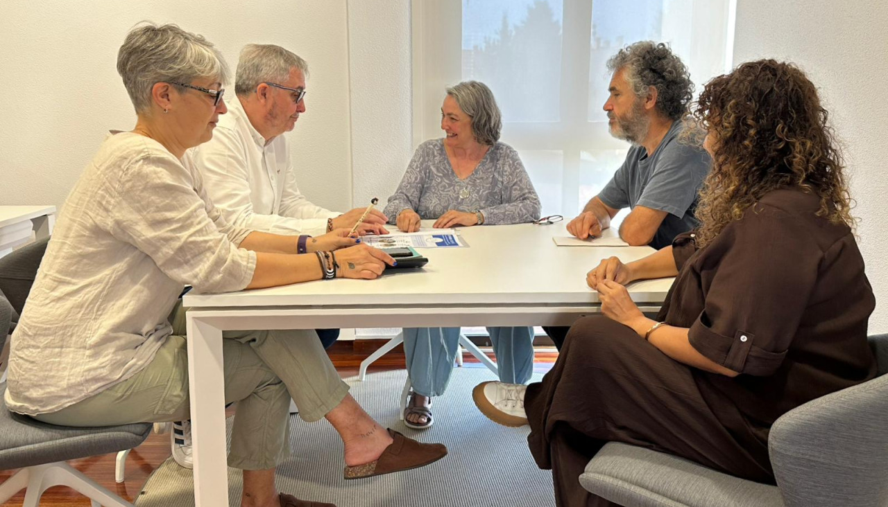 La reunión entre representantes del Concello y de la entidad