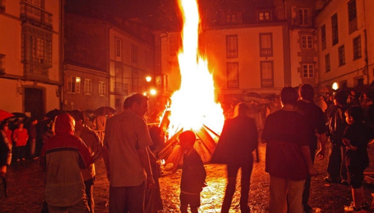El Concello de Santiago ha publicado las instrucciones y el plazo de solicitud para la celebración de cacharelas y sardiñadas de San Xoán, que podrán tramitarse hasta el 19 de junio