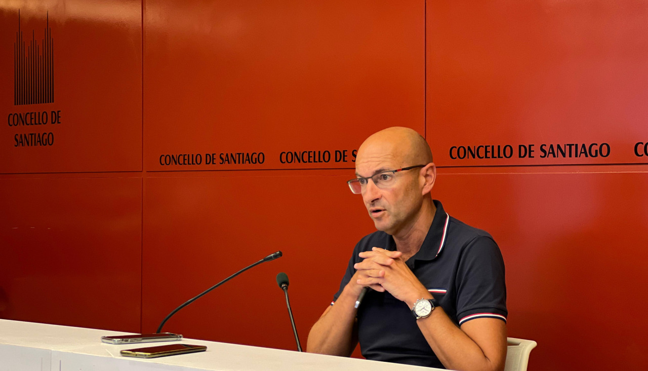 Gonzalo Muíños na sala de prensa de Raxoi