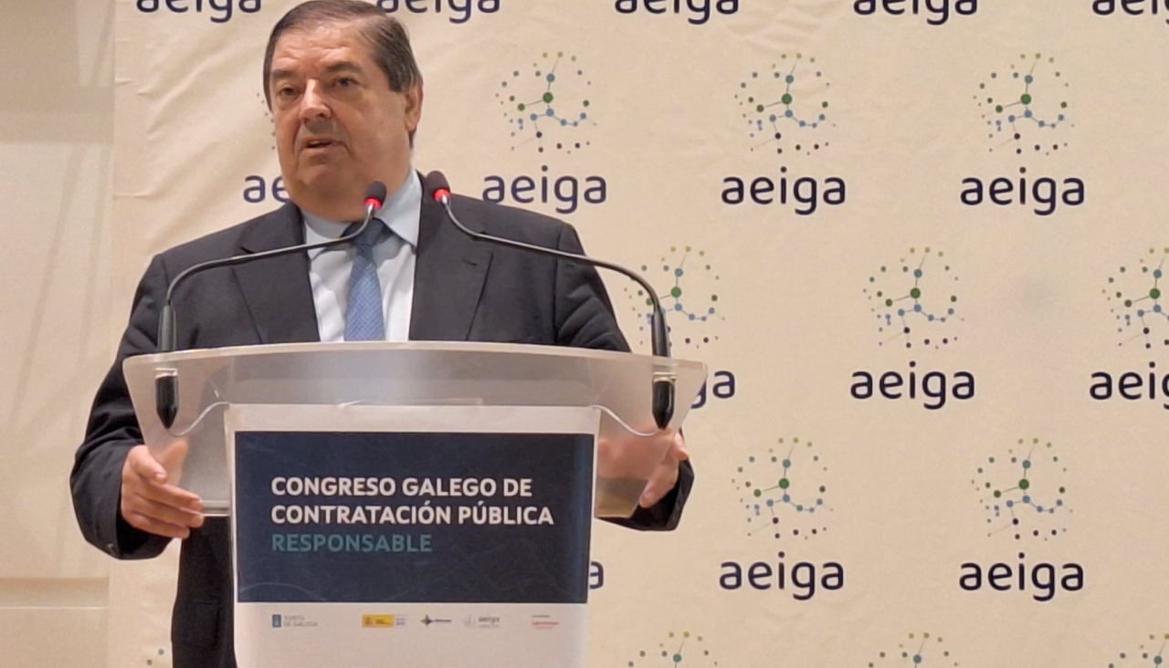 El subdelegado del Gobierno en A Coruña, Julio Abalde en la inauguración del I Congreso de Contratación Pública con Valor Social